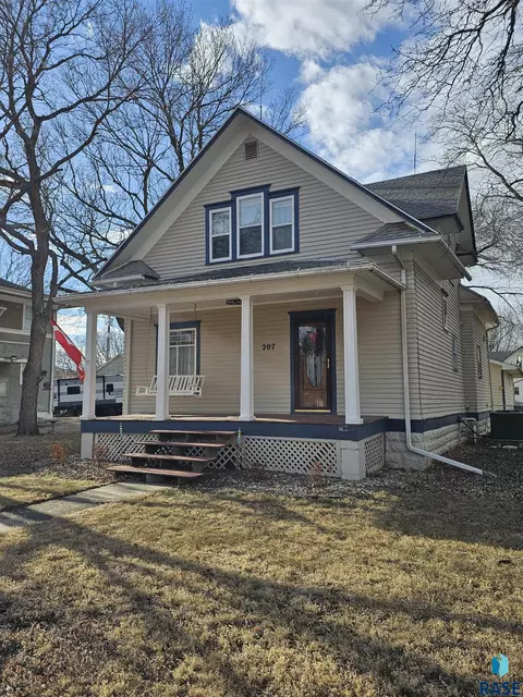 207 N Main St, Viborg, SD 57070 photo 2