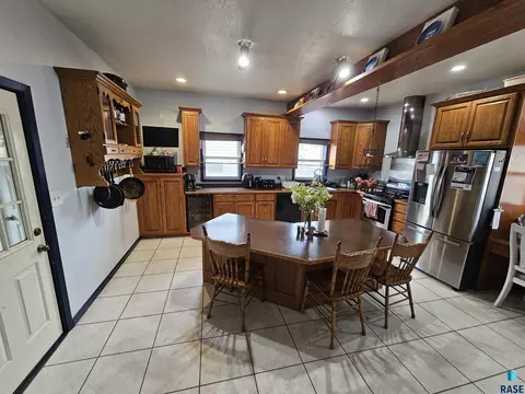 207 N Main St, Viborg, SD 57070 photo 4
