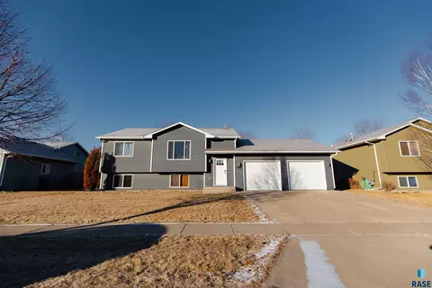 3905 S Stanford Ave, Sioux Falls, SD 57106