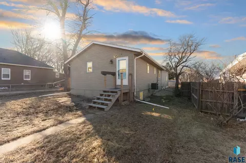 911 N Van Eps Ave, Sioux Falls, SD 57103