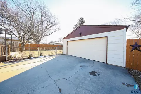 2405 E 19th St, Sioux Falls, SD 57103 photo 37