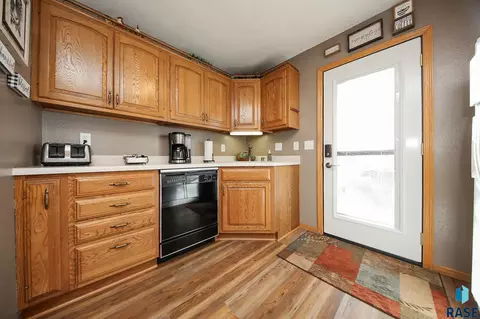 2405 E 19th St, Sioux Falls, SD 57103 photo 11