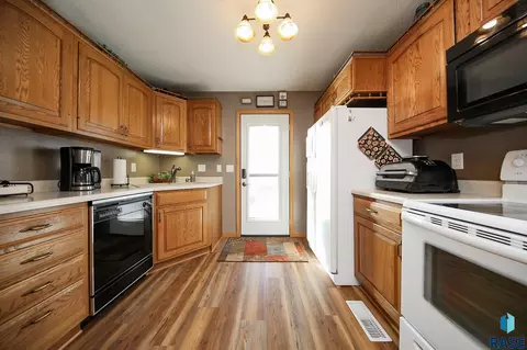 2405 E 19th St, Sioux Falls, SD 57103 photo 9