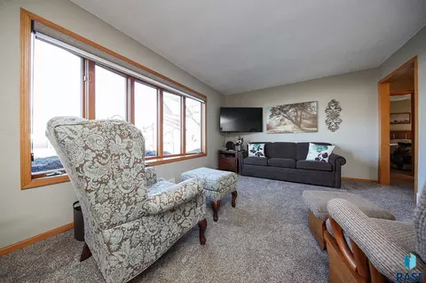 2405 E 19th St, Sioux Falls, SD 57103 photo 4