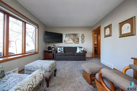 2405 E 19th St, Sioux Falls, SD 57103 photo 5