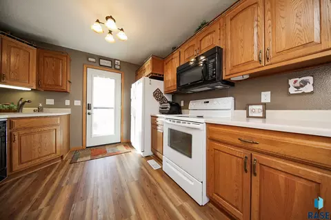2405 E 19th St, Sioux Falls, SD 57103 photo 10