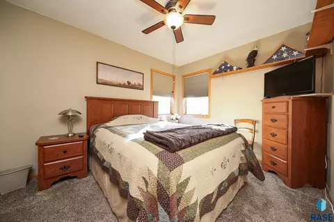 2405 E 19th St, Sioux Falls, SD 57103 photo 14