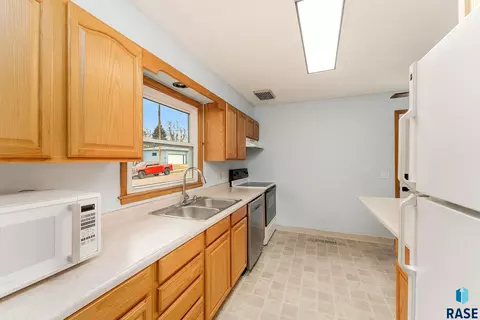 3201 E 13th St, Sioux Falls, SD 57103 photo 3