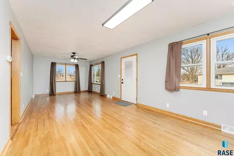 3201 E 13th St, Sioux Falls, SD 57103 photo 2