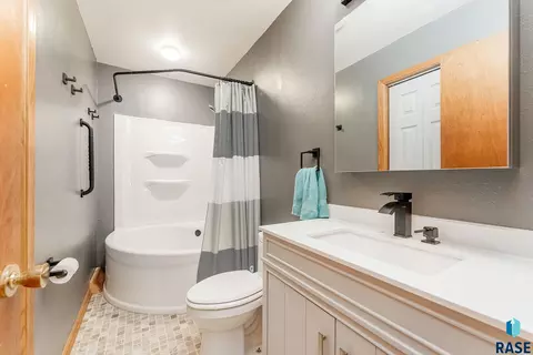 3201 E 13th St, Sioux Falls, SD 57103 photo 4
