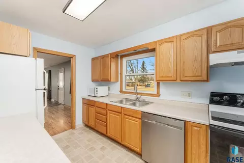 3201 E 13th St, Sioux Falls, SD 57103 photo 7