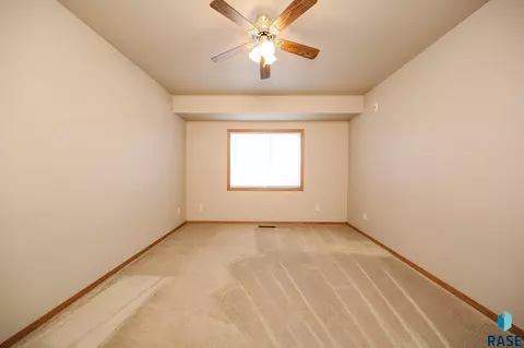 6900 W 68 St, Sioux Falls, SD 57106 photo 9