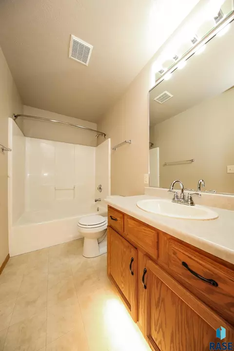 6900 W 68 St, Sioux Falls, SD 57106 photo 14