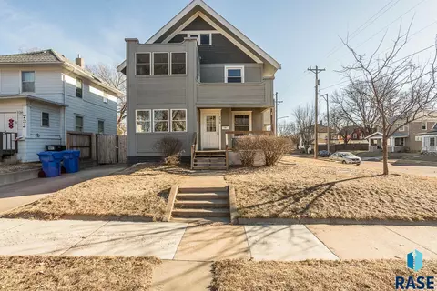 736 S Summit Ave, Sioux Falls, SD 57104 photo 3