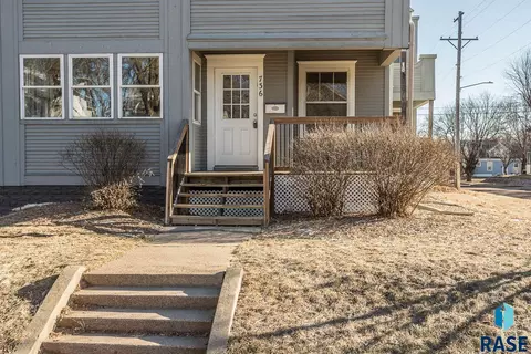736 S Summit Ave, Sioux Falls, SD 57104 photo 4