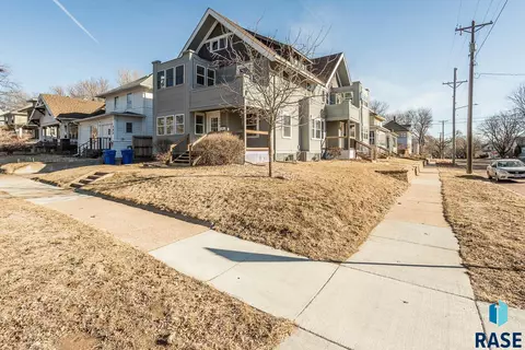 736 S Summit Ave, Sioux Falls, SD 57104 photo 2