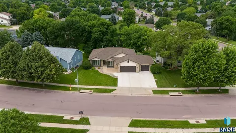 1805 S Oxford Ave, Sioux Falls, SD 57106