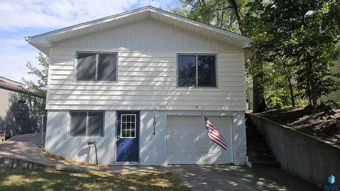 1014 N Spring Ave, Sioux Falls, SD 57104