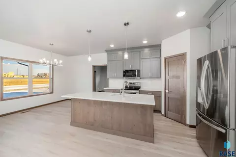 2308 E Tinley St, Brandon, SD 57005 photo 6