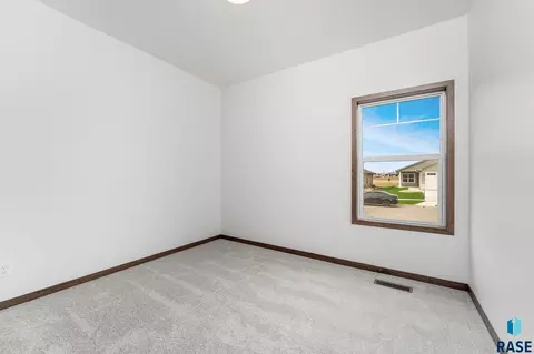 2309 E Tinley St, Brandon, SD 57005 photo 21