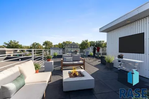 218 E 14th St, Sioux Falls, SD 57104 photo 4