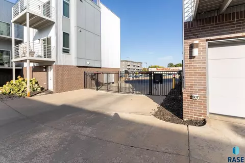 218 E 14th St, Sioux Falls, SD 57104 photo 11