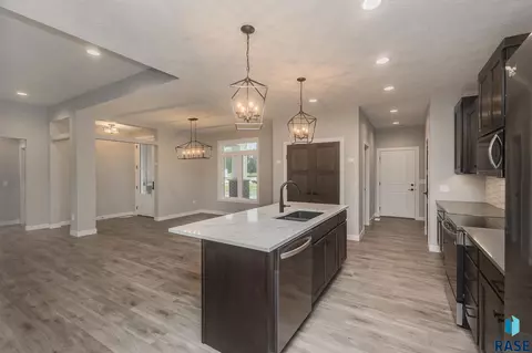 1807 S Daylight Dr, Sioux Falls, SD 57110 photo 8