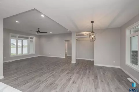 1807 S Daylight Dr, Sioux Falls, SD 57110 photo 16