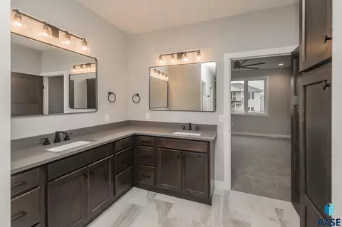 1807 S Daylight Dr, Sioux Falls, SD 57110 photo 18