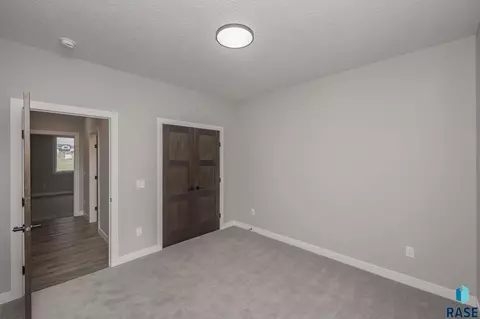 1807 S Daylight Dr, Sioux Falls, SD 57110 photo 24