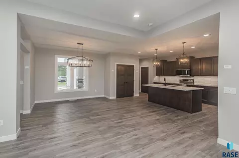 1807 S Daylight Dr, Sioux Falls, SD 57110 photo 9