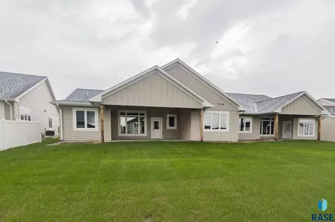 1807 S Daylight Dr, Sioux Falls, SD 57110 photo 3