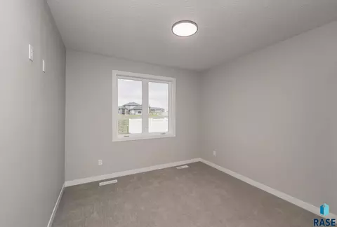 1807 S Daylight Dr, Sioux Falls, SD 57110 photo 31