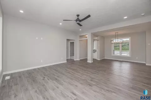 1807 S Daylight Dr, Sioux Falls, SD 57110 photo 13