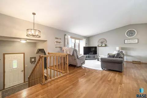 1018 NE 8th St, Madison, SD 57042 photo 9