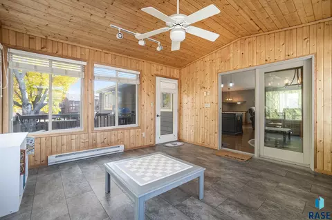 1018 NE 8th St, Madison, SD 57042 photo 17