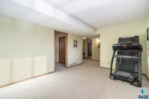 1018 NE 8th St, Madison, SD 57042 photo 24