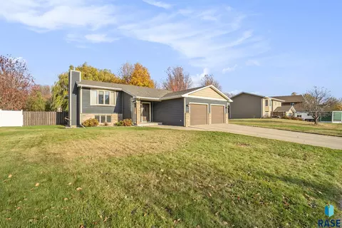 1018 NE 8th St, Madison, SD 57042 photo 3