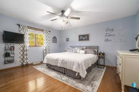 1018 NE 8th St, Madison, SD 57042 photo 18
