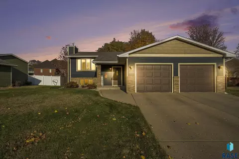 1018 NE 8th St, Madison, SD 57042 photo 2