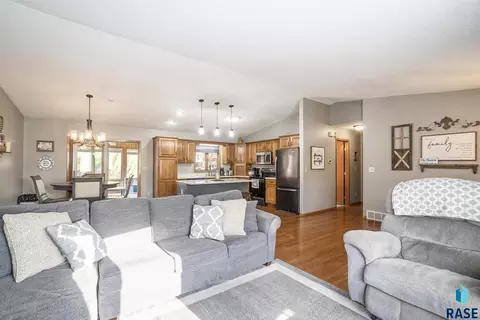 1018 NE 8th St, Madison, SD 57042 photo 11
