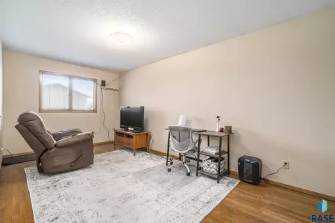 1018 NE 8th St, Madison, SD 57042 photo 20