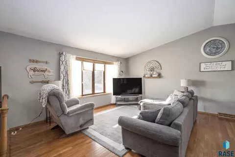 1018 NE 8th St, Madison, SD 57042 photo 10