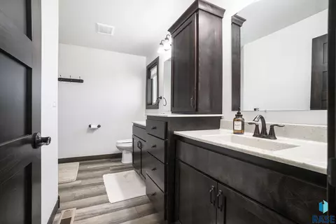 5700 E Meadow Oak Cir, Sioux Falls, SD 57110 photo 17