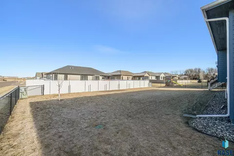 5700 E Meadow Oak Cir, Sioux Falls, SD 57110 photo 35