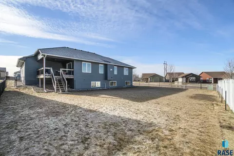 5700 E Meadow Oak Cir, Sioux Falls, SD 57110 photo 33