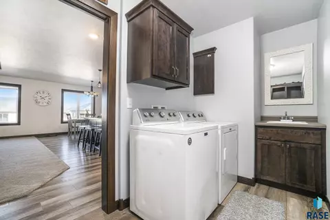 5700 E Meadow Oak Cir, Sioux Falls, SD 57110 photo 12