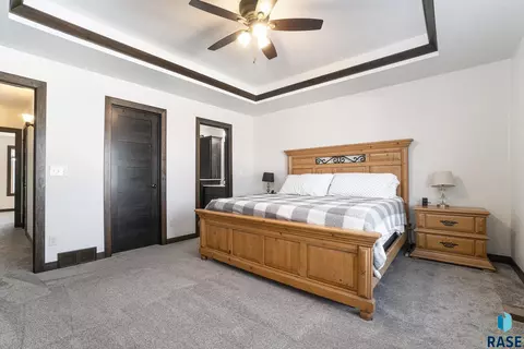 5700 E Meadow Oak Cir, Sioux Falls, SD 57110 photo 13