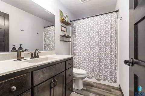 5700 E Meadow Oak Cir, Sioux Falls, SD 57110 photo 22