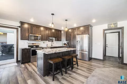 5700 E Meadow Oak Cir, Sioux Falls, SD 57110 photo 9